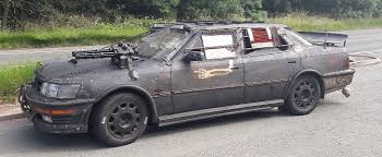 Fury road est un film réalisé par george miller avec tom hardy, charlize theron. Police Surround Mad Max Car Fitted With Machine Gun Find Polite Driver Autoevolution