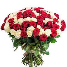 Circa 12 risultati roses anche simboleggiano amore, passione, femminilità e romanticismo, soprattutto se sono rose rosse. Fascio 100 Rose Rosse E Bianche Consegna A Domicilio In Italia