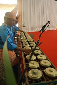 Talempong merupakan sebuah alat musik pukul tradisional yang berasal dari minangkabau. Talempong Alunan Perkusi Yang Menghidupkan Suasana Indonesia Kaya