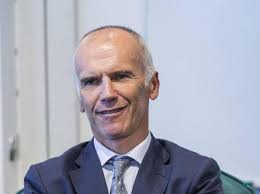 Bina: «Il cassonetto è vuoto, la carta intorno c'è per l'inciviltà dei  romani»