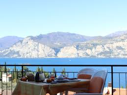 Viele immobilien die zum verkauf stehen werden nicht öffentlich angeboten. Ferienwohnung Einraumapartment Terrasse Seeblick Malcesine Firma Appartamenti Villa Stellina Frau Giovanna Zeni
