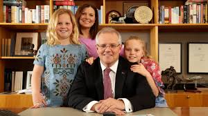 A photograph of prime minister scott morrison and his family has become the laughing stock of the internet after a hilarious photoshop fail was spotted. Scott Morrison Everyman Politician Always Puts Family First The Courier Mail