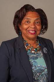 Kelly Bratton's Instagram, Twitter & Facebook