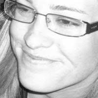 Mari Robertson's Instagram, Twitter & Facebook