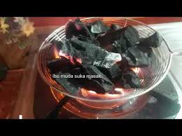 Campur daging sapi, daging ayam, air es, sagu, putih telur, dan nutrijell (opsional); Cara Memanggang Sate Di Kompor Gas