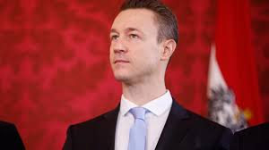 He is austria's finance minister since 2020. Ibiza Skandal Blumel Verweigert Die Kooperation Euractiv De