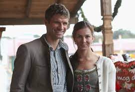 Thomas müller watched most of saturday's home match against sc freiburg from the bench. Squawka News On Twitter Lisa Muller On Instagram After Thomas Muller Was Brought On Vs Freiburg More Than 70 Minutes Until He Niko Kovac Finally Has A Brain Wave She Apologised Immediately