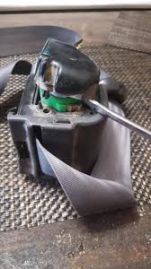 The shoulder belt should go over your shoulder, not under your arm, and it should be snug to your body. How I Fixed My Front Seat Belts Jeep Wrangler Tj Forum