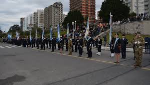 Se destacaron el regimiento de patricios y el regimiento de granaderos a caballo, este último forma una escuadra histórica y escolta presidencial desde 1907. La Armada Argentina Presente En El Desfile Civico Militar De Mar Del Plata Gaceta Marinera