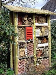 Landhaus Blog Insektenhotel Fur Den Garten Selber Bauen Video Insektenhotel Selber Bauen Bug Hotel Und Insektenhotel