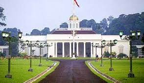 Istana negara dibangun pada 1796 masa pemerintahan gubernur jenderal pieter gerardus van overstraten hingga 1804 pada masa pemerintahan gubernur. Istana Bogor Akan Direnovasi