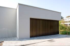 Weitere ideen zu kellerabdichtung, garage boden, dusche selber bauen. Schrager Grundstucksverlauf Problematisches Gelande Die Ganz Besondere Architektonische Losung Dann Gibt Es Nur Eins D Fertiggaragen Garagentor Garagentore