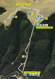 Poiana brasov dispune de 9 partii de schi cu grade diferite de dificultate, terenuri de sport, un lac, discoteci, baruri si restaurante. Septembrie 2015 Schiuri Si Clapari Second Hand Placi Snowboard Si Boots