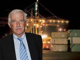 Γεννήθηκε το 1957 και είναι γιος του επιχειρηματία, εφοπλιστή και εκδότη αριστείδη αλαφούζου. O Foroapallagentas Laskaridhs Prokalei To Dhmosio Ais8hma E Nautilia Gr To Ellhniko Portal Gia Thn Naytilia Teleytaia Nea Ar8ra Optikoakoystiko Yliko