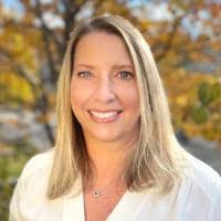 Liz Koss's Instagram, Twitter & Facebook