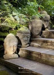 Stone Buddha Heads On Each Step What An Interesting Garden Element By Lottie Bouddha Jardin Jardin Balinais Statue De Jardin