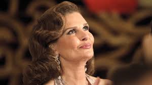 عادت يسرا بعد سبع سنوات لأمها بعد بلوغها سن الواحدة والعشرين من عمرها محملة بهموم كبيرة منها حرمان الوالد لها من دخول الجامعة الأمريكية الذى كان بمثابة حلمها وعدم السماح له بمحادثة والدتها. ÙŠØ³Ø±Ø§ ØªØ¹Ø¨Ø± Ø£Ø²Ù…Ø© ÙƒÙˆØ±ÙˆÙ†Ø§ Ù…ØªÙ‰ Ø³ØªØ¹ÙˆØ¯ Ø¥Ù„Ù‰ Ù„ÙˆÙƒÙŠØ´Ù† Ø§Ù„ØªØµÙˆÙŠØ± Ø­ÙŠØ§ØªÙ†Ø§ Ø¬Ù‡Ø§Øª Ø§Ù„Ø¥Ù…Ø§Ø±Ø§Øª Ø§Ù„ÙŠÙˆÙ…