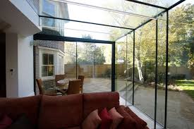 1001 Idees Avec Le Verre Sur Mesure Son Utilisation Dans Le Domaine Prive Et Public Veranda En Verre Jardin D Hiver Moderne Maison