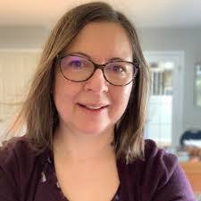 Robyn Oliver's Instagram, Twitter & Facebook