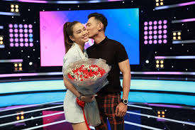 Cô hạnh phúc chia sẻ hình ảnh chụp chung với bạn trai và cho biết cả hai đã quyết định không làm bạn thân nữa mà chuyển sang. Y96dt Qa Fjpom