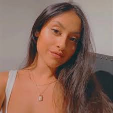 mariah 🌹 (@marlahdarling)