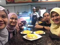Restoran di naina serves up other mamak specialties, but they are most known for their cheese naan for obvious reasons! Roti Naan Cheese Restoran Di Naina