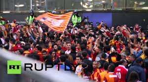 Looking at galatasaray's numbers it's rather safe to claim that they are the biggest turkish club. Uk Galatasaray Fans Say Fuck You Arsenal Ahead Of Champions League Battle Youtube