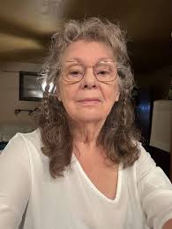 Hello soil sisters…this plant is so dramatic!