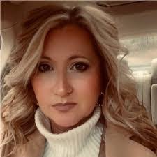 Lori Lamp's Instagram, Twitter & Facebook