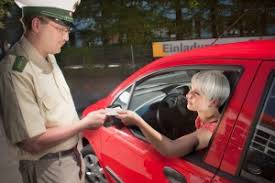 Normalerweise musst du in der stadt deinen führerschein beantragen, die auch in deinem ausweis als wohnsitz eingetragen ist. Den Fuhrerschein Abgeben Neuer Bussgeldkatalog 2021