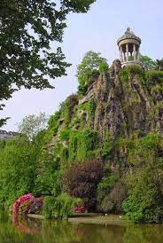 Alors que le bois de boulog… Parc Des Buttes Chaumont Paris France Picture Store Paris Vacation Paris France Beautiful Places