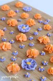 It can be used to ice cookies, assemble gingerbread houses, pipe flowers and much more! Royal Icing Flowers Javacupcake