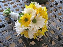 Maybe you would like to learn more about one of these? Pin By Morgan Raws On My Wedding Daisy Bouquet Daisy Bouquet Wedding Yellow Daisy Bouquet