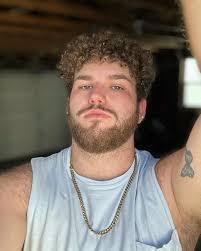 Ethan Simmons's Instagram, Twitter & Facebook