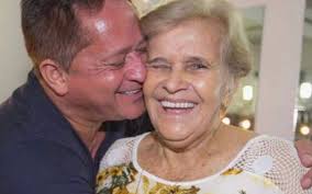 Mãe de Leonardo, Carmem Costa morre aos 85 anos: 'Amamos você' · Notícias  da TV