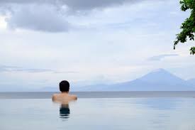 Bersantai Di Pagi Hari Di Kolam Renang Dengan Pemandangan Gunung Agung Di Bali Picture Of Jeeva Klui Resort Mangsit Tripadvisor