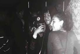 Jika dewi remaja menarik balik gelaran tersebut kerana hal ini, mereka patut tukar gelaran itu kepada muslimah remaja. Jas A Rosmah No Twitter Kejap Pakai Tudung Kejap Masuk Pub Kejap Minum Arak Ni Semua Orang Mahathir La Ni