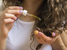Utilisation De L Huile De Ricin Comment L Appliquer Sur Les Cheveux Epaissir Les Cheveux Cheveux Fins Cheveux Qui Sentent Mauvais