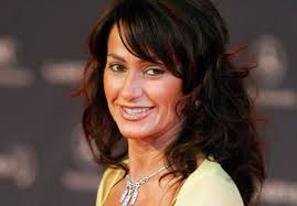 Imagini cu Nadia Comăneci în casa ei din SUA! Cum arată sufrageria și ce a  atârnat pe pereți fosta mare gimnastă