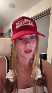 Avery (@itsaverysimmons)