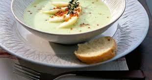 Petersiliensuppe Mit Birnen Und Speck Suppenrezepte Speck Lebensmittel Essen