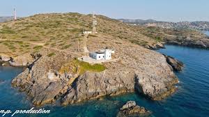 Η γνωστή παροιμία «κουτσοί, στραβοί στον άγιο παντελεήμονα ξεπεζεύουνε!» έχει σχέση με την ιδιότητά του αυτή. O Faros Sto Brysaki Layrioy Binteo Apo Drone Forkeratea Com