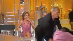 Assise à côté de laurent baffie, ce dernier s'est permis un geste qui a fait fortement réagir les téléspectateurs. Un Chimpanze Amene Par Laurent Baffie Attaque Un Invite De Salut Les Terriens Video Rtl People