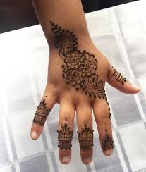 Henna untuk anak kecil memiliki perbedaan dari henna yang biasa digunakan untuk orang. E4ig P1h7ldvsm