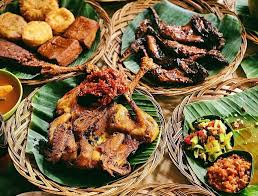 Pernah mampir ke rumah makan khas sunda? Nibble Id 10 Warung Sunda Di Bandung Yang Enaknya Gak Karuan