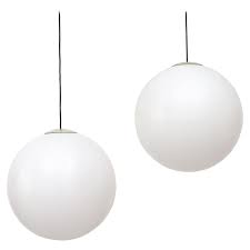 Here in lighting and lights 'oversize lighting' section you'll find a fabulous choice of extra large types of light from modern silk drum shades and pendant lights sitting alongside larger size traditional and modern chandeliers. Mod Midcentury Extra Large Acrylic Globe Pendant Light At 1stdibs