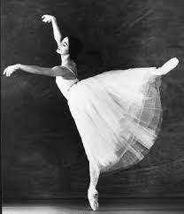 Si è spenta nella sua casa milanese nel riserbo più assoluto e se ne è andata con. Carla Fracci Un Mito Italiano Dance Photography Ballet Photos Ballet Dancers