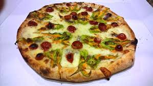 Distaccata dalla pizzeria storica che si affaccia sopra via dei tribunali ne ha aperta un'altra esclusivamente dedicata ai celiaci, a pochi metri di distanza. Pizza Senza Glutine Bologna I 5 Locali Migliori Secondo Noi