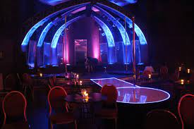 Exklusiv den Nummer 1 Stripclub in Budapest mieten - nur für euch!