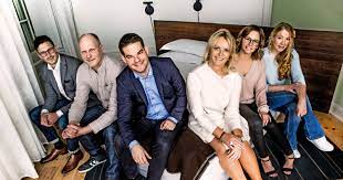 I det här avsnittet tar vi reda på hur våra långa och korta relationer ger oss lycka. Experterna I Gift Vid Forsta Ogonkastet Leker Satta Knorren Pa Grisen Tv Koll